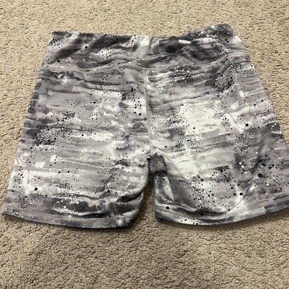 Reebok shorts Large 3.5” - Picture 3 of 3